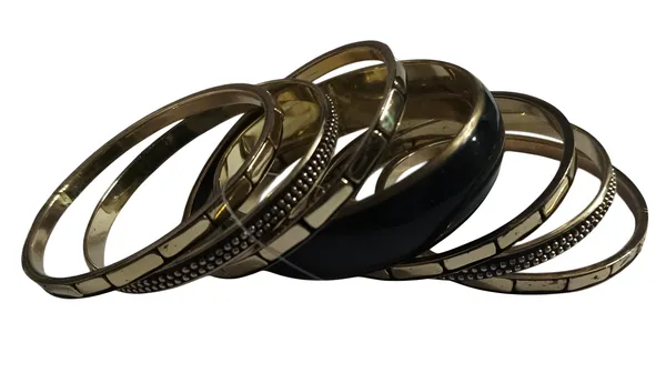 Valusha_Oxidized_Indian_bracelet_crafted_from_metals_&_sterling_silver