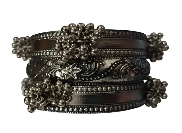 Valusha_Oxidized_Indian_bracelet_crafted_from_metals_&_sterling_silver
