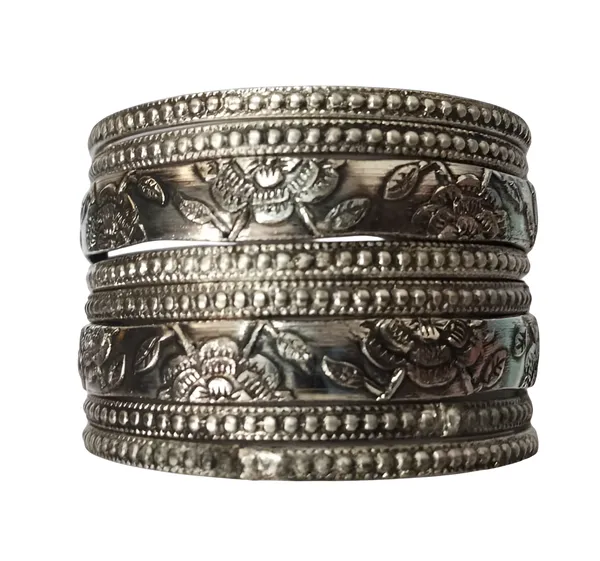 Valusha_Oxidized_Indian_bracelet_crafted_from_metals_&_sterling_silver