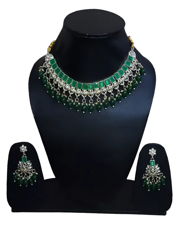 Valusha_Pearl_and_stone_beaded_Jewelry_set_for_Women