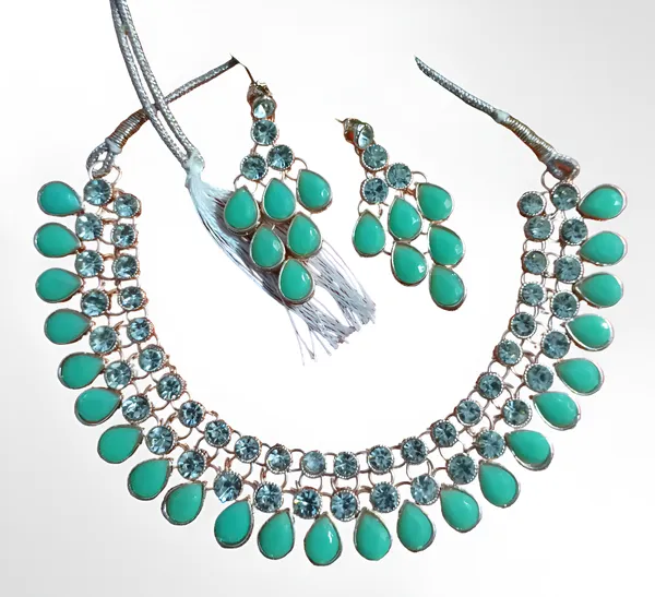 Valusha__Alloy_Gold-Plated_Hooks_Jewelry_set_For_Women_&__Girls