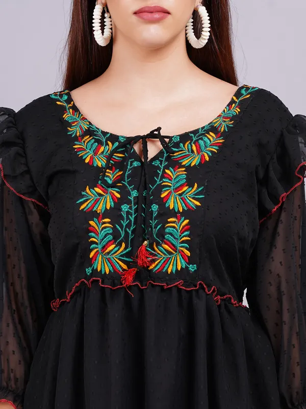 Black_Georgette_Premium_And_Elegant_Midi_Dress_For_Women