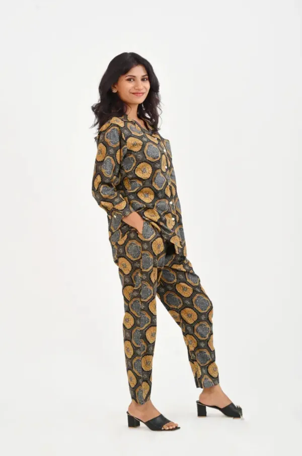 Grey_And_Yellow_Georgette_Premium_And_Elegant_Night_Suit_Set_For_Women