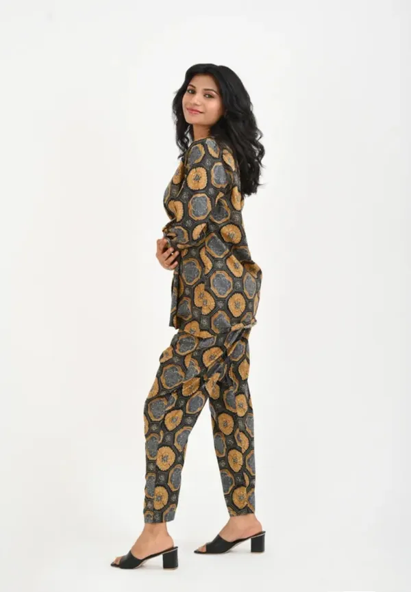 Grey_And_Yellow_Georgette_Premium_And_Elegant_Night_Suit_Set_For_Women