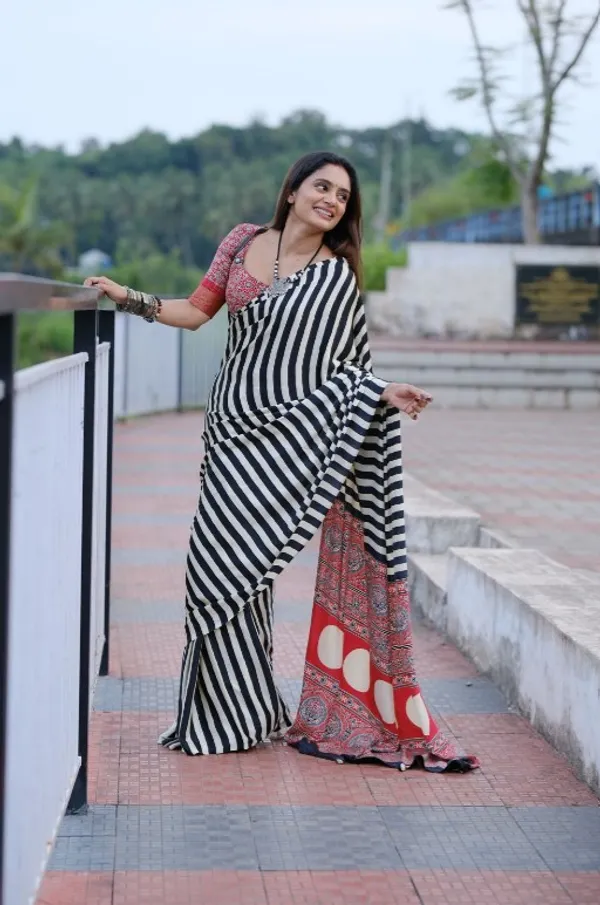 Black_&_White__Silk_Ajrakh_Strip_Print_Saree_With_Unstitched_Blouse_Piece