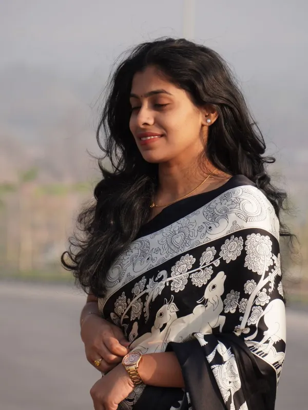 Black_&_White_Kalamkari_Satin_Silk_Saree_with_Handmade_Tassels_-_Timeless_Grace"