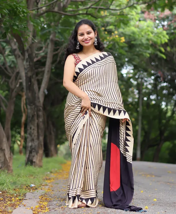Exclusive_Black_&_White_Stripe_Ajrakh_Semi_gajji_Saree