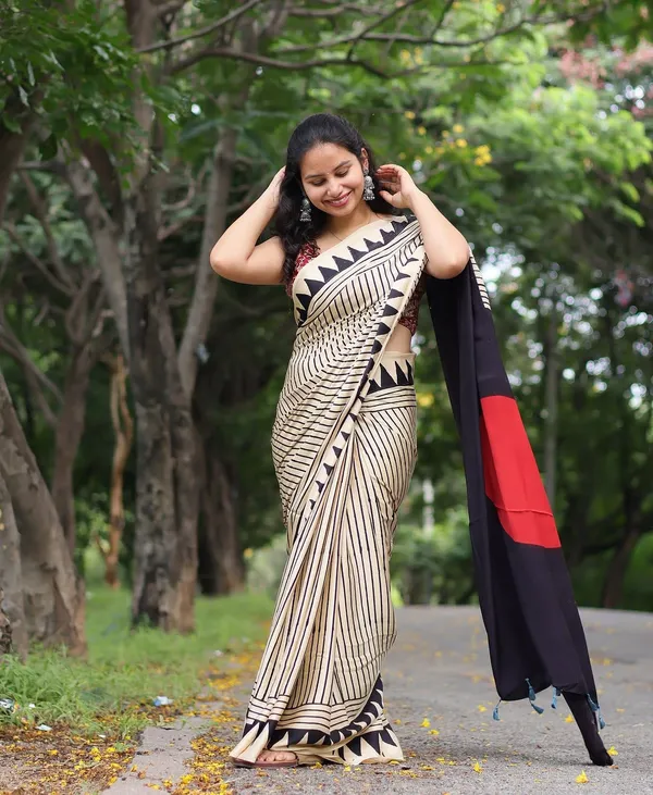 Exclusive_Black_&_White_Stripe_Ajrakh_Semi_gajji_Saree