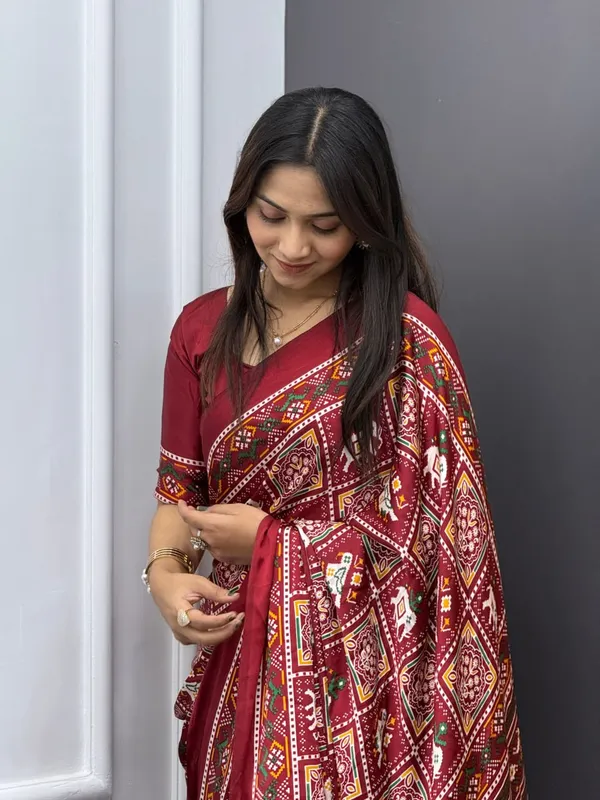 Maroon_Patola__Saree__With_Blouse_Piece
