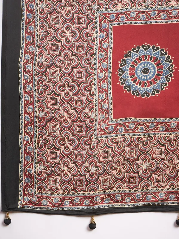 Maroon_and_Beige_Striped_Gajji_Silk_Saree_with_Mandala-Inspired_Pallu