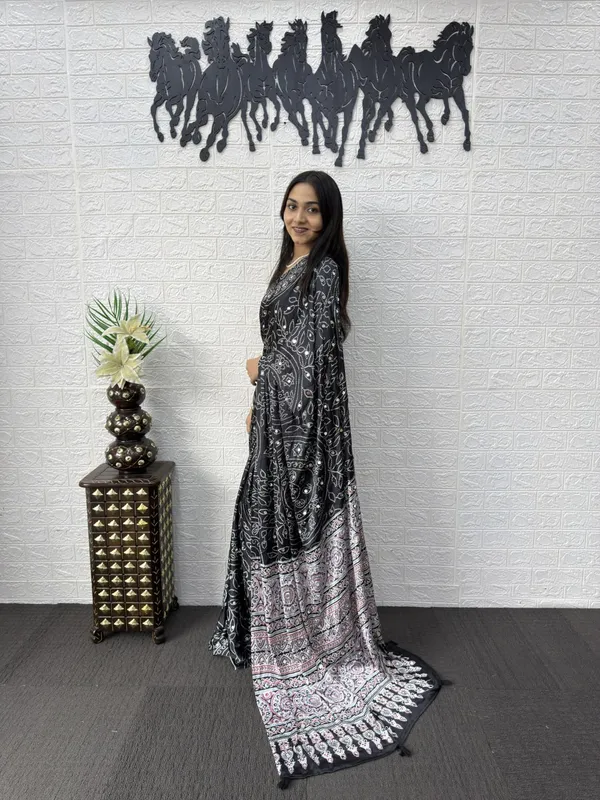 Pure_Gajji_Black_Bandhni_Full_Leaf_Design__Mirror_Saree_With_Blouse_Piece
