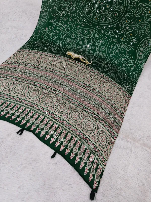 Pure_Gajji_Green_Bandhni_Full_Leaf_Design__Mirror_Saree_With_Blouse_Piece