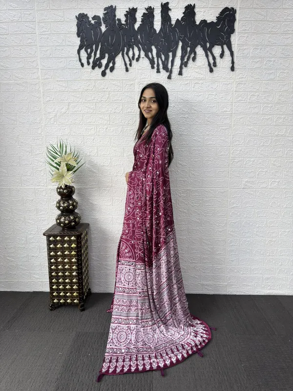 Pure_Gajji_Wine__Bandhni_Full_Leaf_Design__Mirror_Saree_With_Blouse_Piece