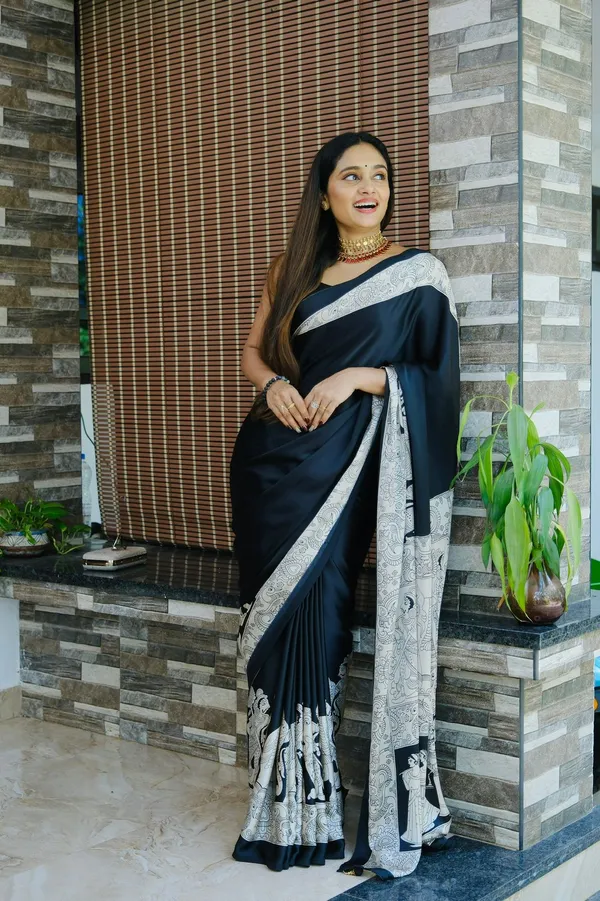 Royal_Gajji_Silk_Saree_in_Cream_&_Indigo_with_Traditional_Ajrakh_Print