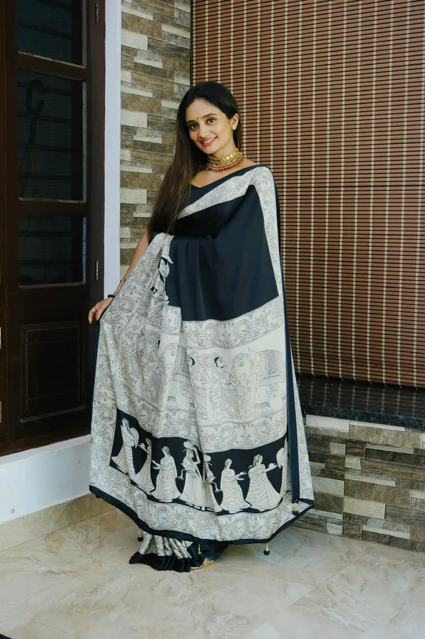 Royal_Gajji_Silk_Saree_in_Cream_&_Indigo_with_Traditional_Ajrakh_Print