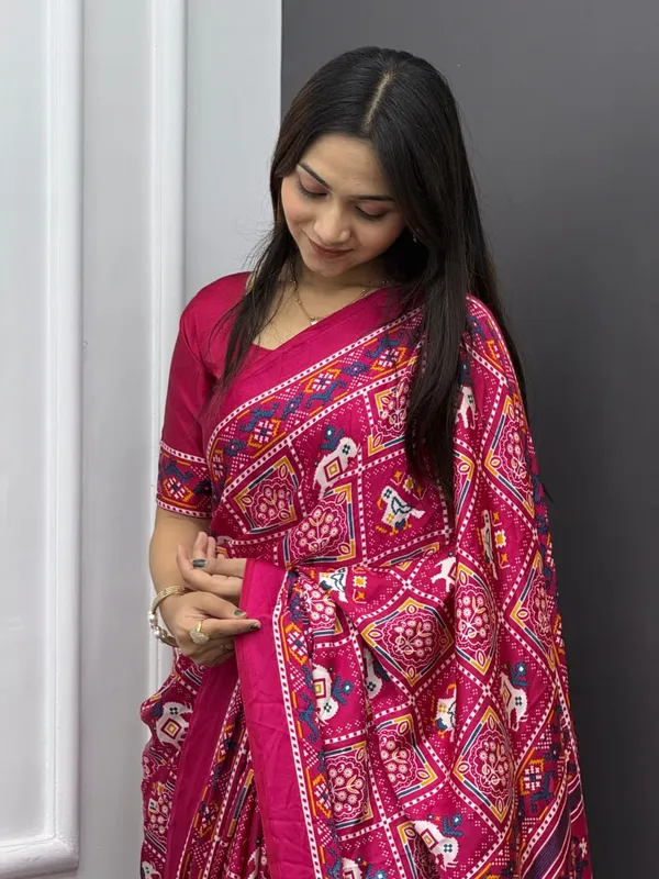 Rani__Patola__Saree__With_Blouse_Piece