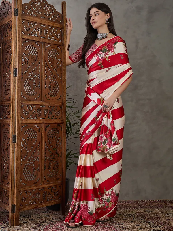Red_Floral_Printed_Modal_Satin_Party_Wear_Saree_with_a_Smooth_Satin_Finish