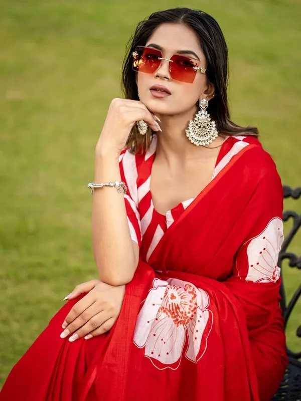 Soft_Gajji_Red_Sattin_Crape_Silk_Floral_Printed_Celebrity_Inspired_Sarees.