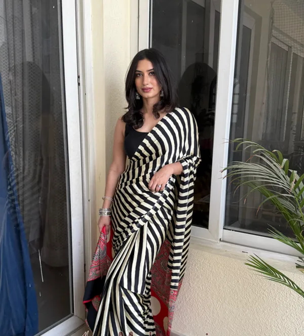 WHITE_BLACK_LINE_AJRAKH_MODAL_SILK_SAREE