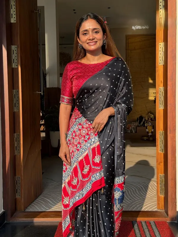 Ajrakh_Pallu_Black_Colour_with_Mirror_Work_Saree