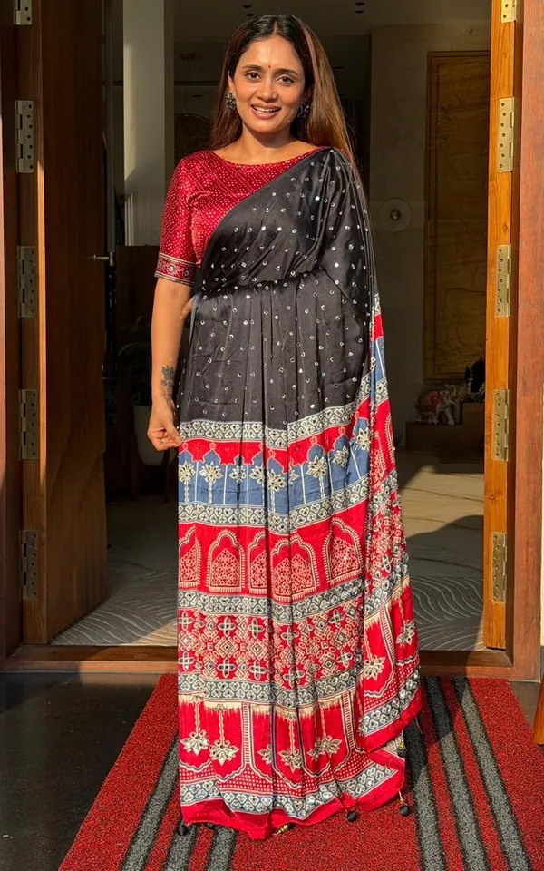 Ajrakh_Pallu_Black_Colour_with_Mirror_Work_Saree