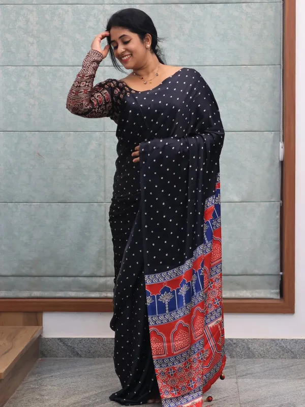 Ajrakh_Pallu_Black_Colour_with_Mirror_Work_Saree
