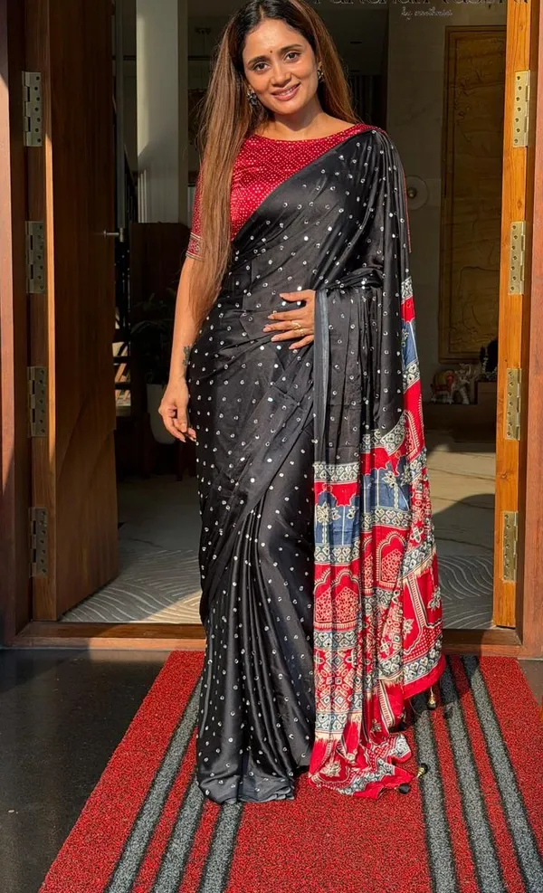 Ajrakh_Pallu_Black_Colour_with_Mirror_Work_Saree