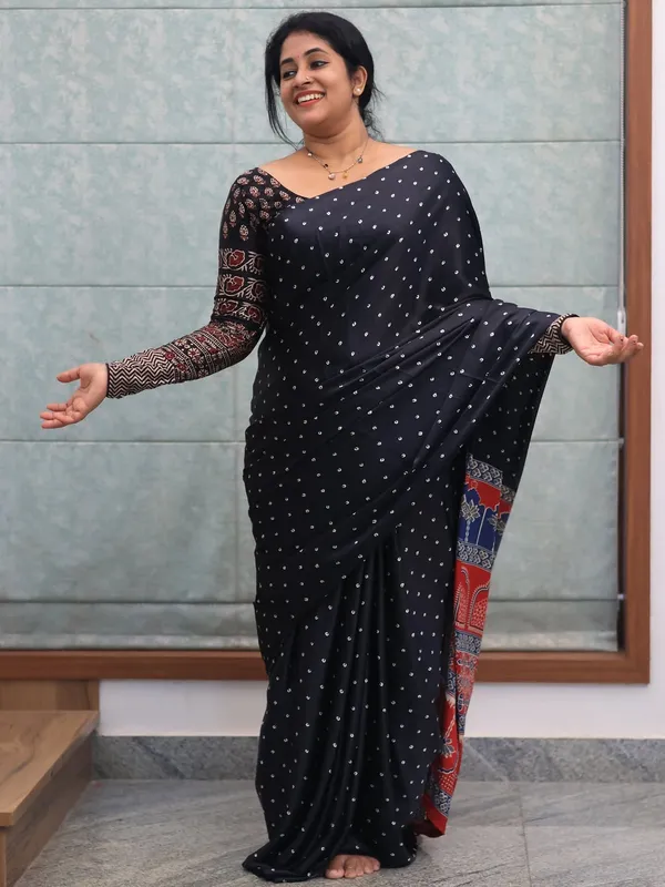 Ajrakh_Pallu_Black_Colour_with_Mirror_Work_Saree