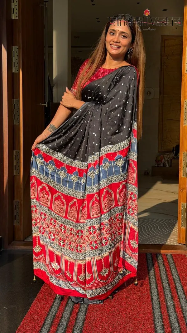 Ajrakh_Pallu_Black_Colour_with_Mirror_Work_Saree