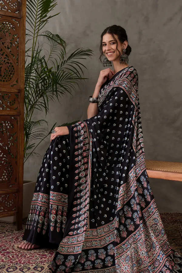 Red_Badhni_With_Ajrakh_Pallu_Saree