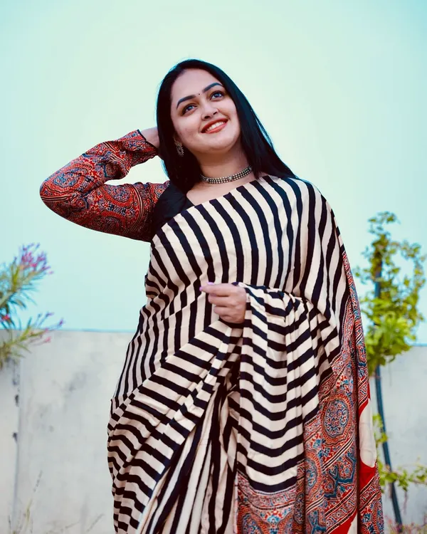 Cream_Digital_Print_Saree_With_Unstitched_Blouse_Piece_|_Ideal_For_Festive_&_Party_Wear