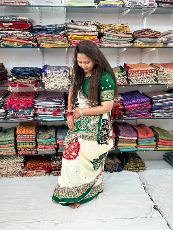 CREAM_AND_GREEN_KASUMBO_SAREE