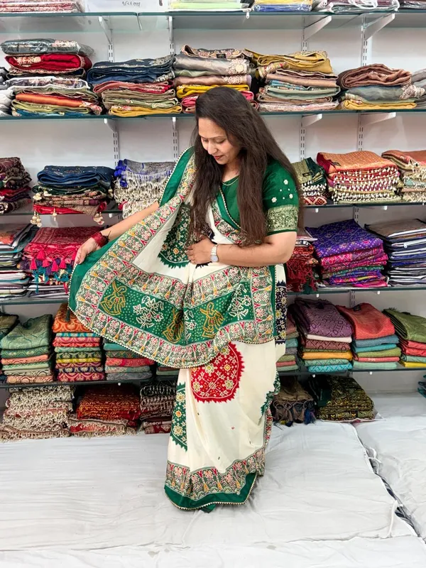 CREAM_AND_GREEN_KASUMBO_SAREE