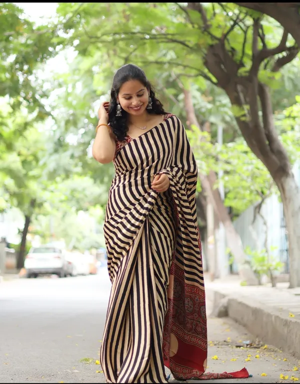 Black_&_Cream_Modal_Silk_Ajrakh_Strip_Print_Saree_With_Unstitched_Blouse_Piece