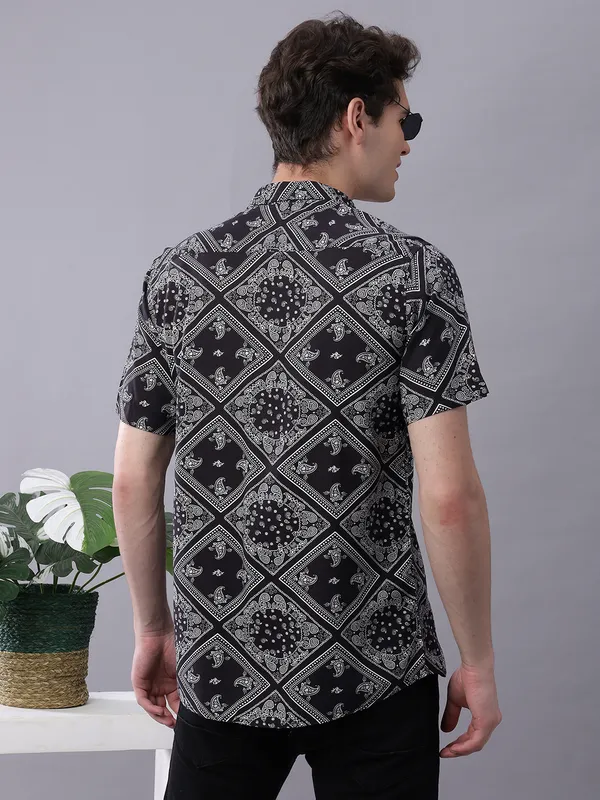 Black_Cotton_Rayon_Paisley_Print_Comfort_Fit_Half_Sleeves_Shirt_For_Men