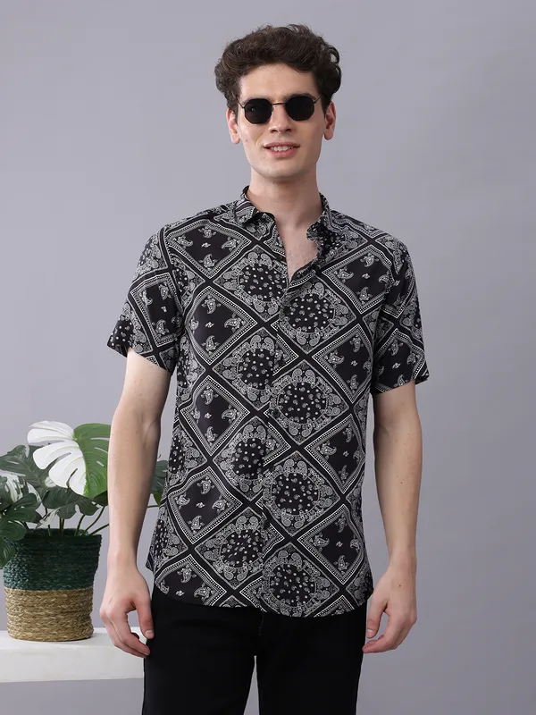 Black_Cotton_Rayon_Paisley_Print_Comfort_Fit_Half_Sleeves_Shirt_For_Men