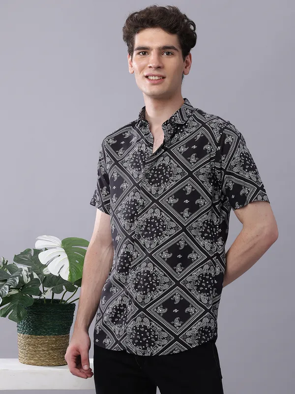 Black_Cotton_Rayon_Paisley_Print_Comfort_Fit_Half_Sleeves_Shirt_For_Men