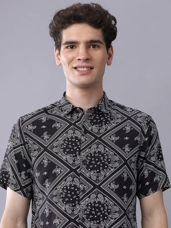 Black_Cotton_Rayon_Paisley_Print_Comfort_Fit_Half_Sleeves_Shirt_For_Men
