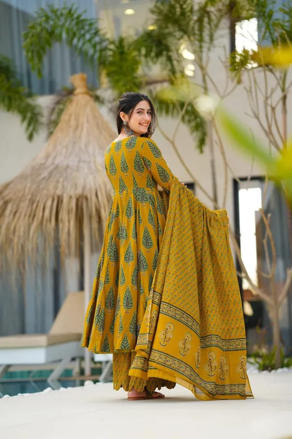 Cotton_60*60_kurta_pant_with_dupatta_set