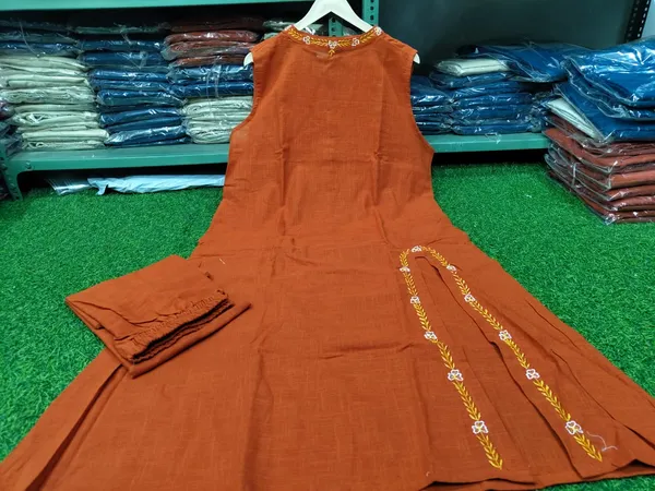 Cotton_Slub_Kurta_Set__Front_middle_slit_with_Embriodery_pattern
