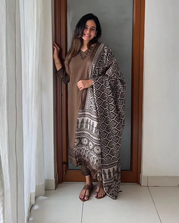 Coffee_Cotton_Slub_Handloom_Kurta_Pant_With_Dupatta_Set_For_Women