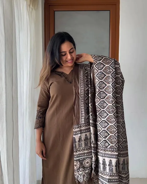 Coffee_Cotton_Slub_Handloom_Kurta_Pant_With_Dupatta_Set_For_Women