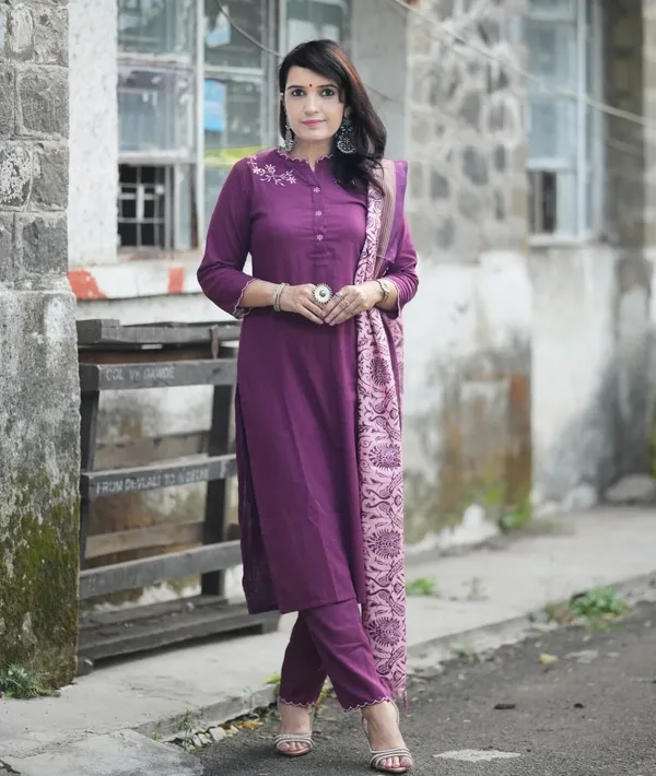 Wine_Colour_Cotton_Slub_Handloom_Kurta_Pant_With_Dupatta_Set