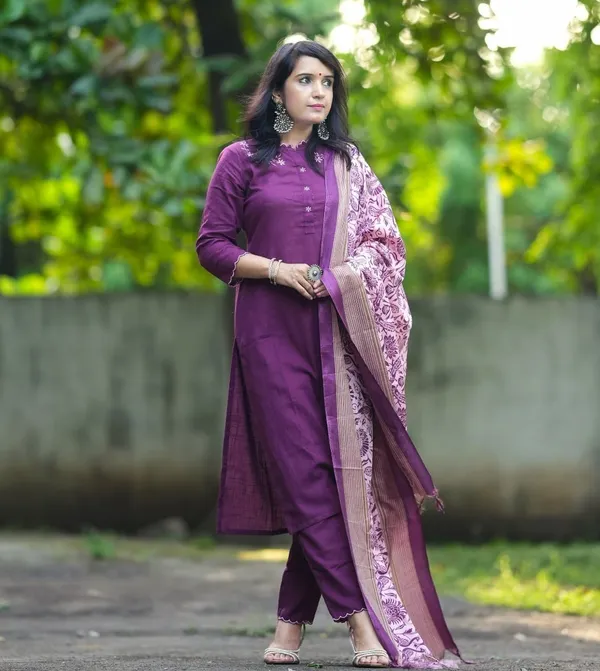Wine_Colour_Cotton_Slub_Handloom_Kurta_Pant_With_Dupatta_Set