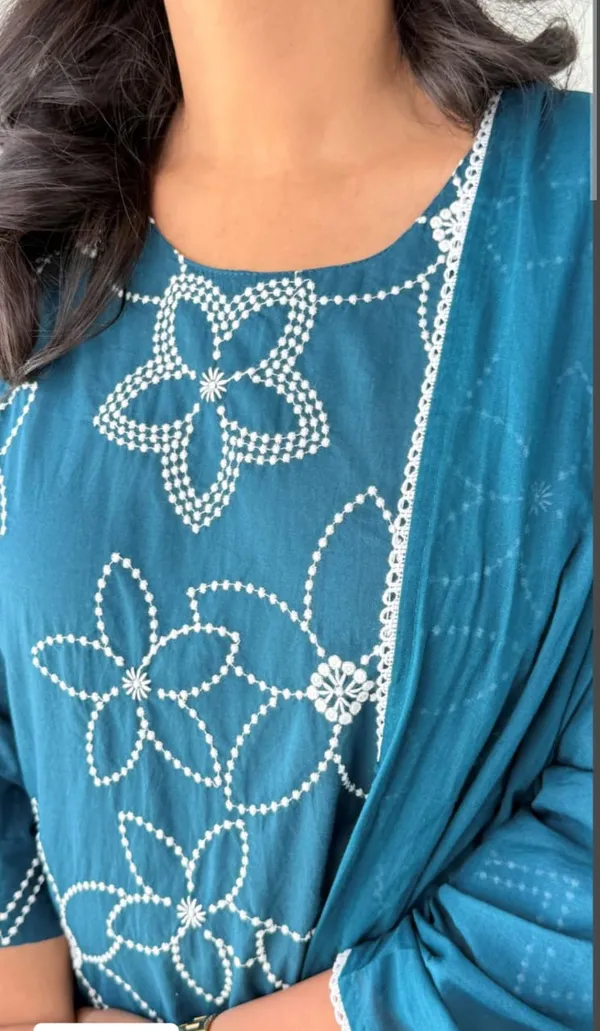 Cotton_Suit_Set_With_Thread_Work,_Highlighting_On_The_Kurta