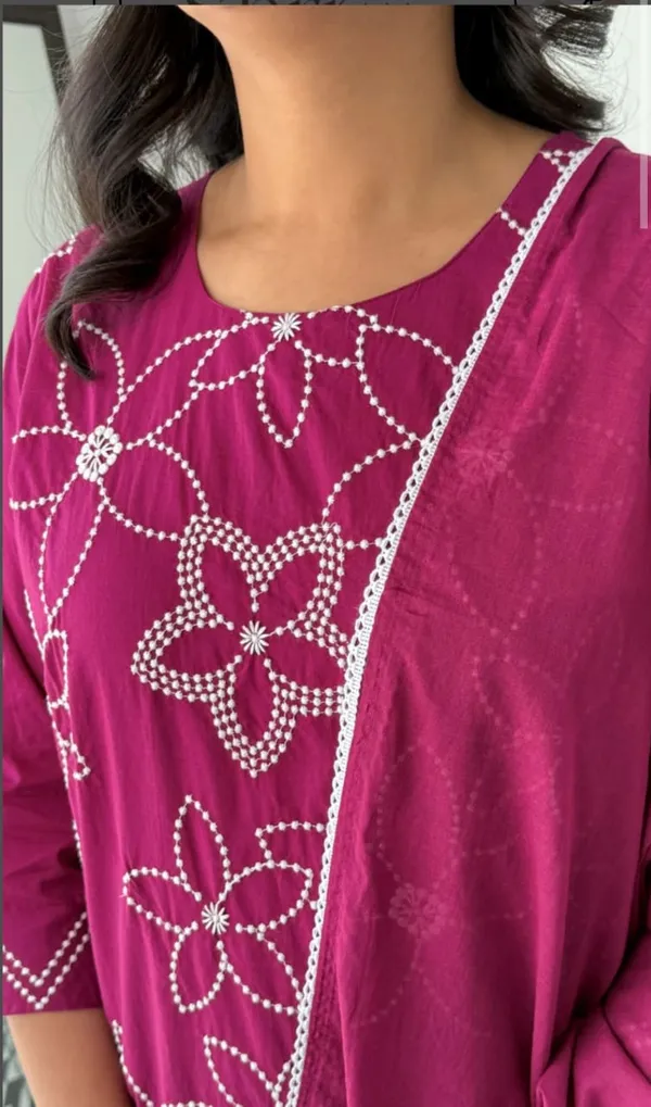 Cotton_Suit_Set_With_Thread_Work,_Highlighting_On_The_Kurta