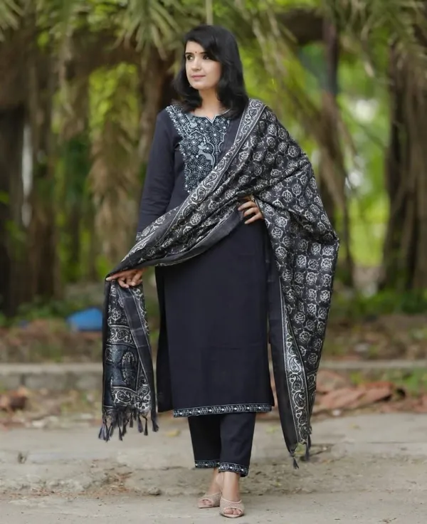 Black_Floral__Embroidery_Design_Cotton_Slub_Kurta_Pant_with_Dupatta_Set