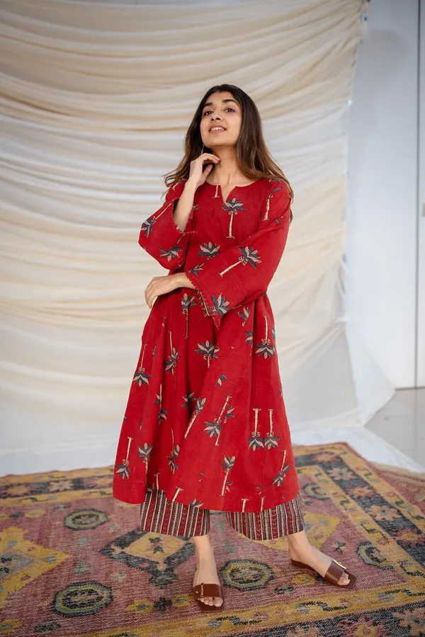 Pakistani_Kurta_Palazzo_Set_Prints_2Pis