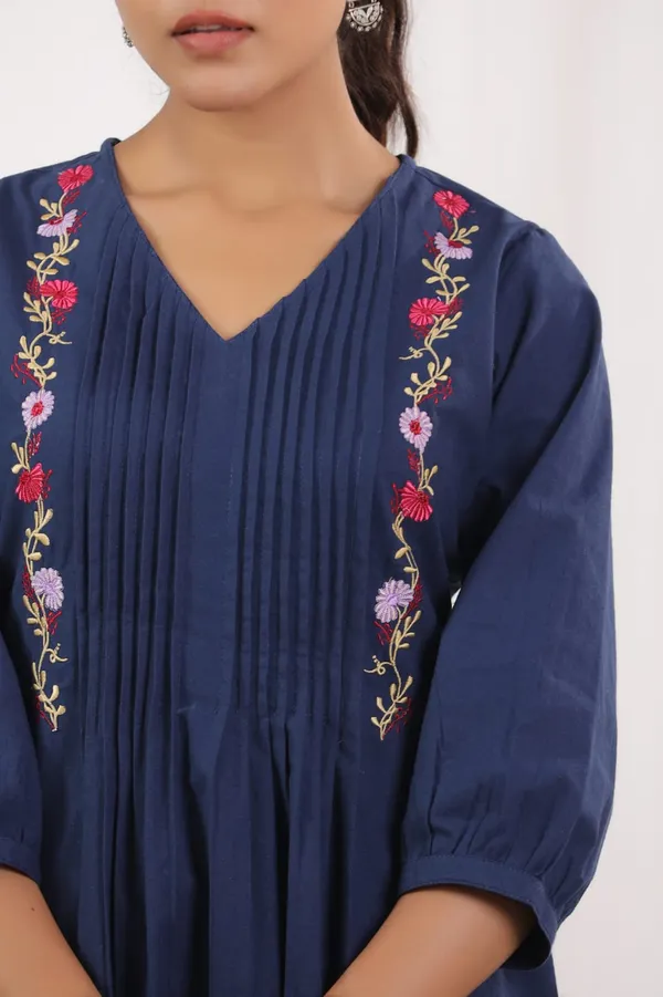Pure_Cotton_Fabric_Pattern_Kurta_With_Heavy_Embroidered_Panels_Work
