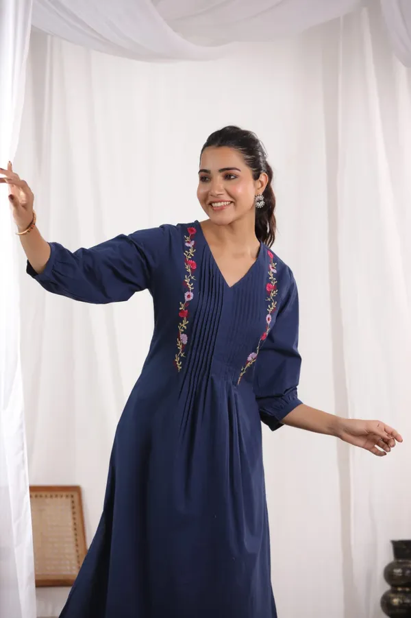Pure_Cotton_Fabric_Pattern_Kurta_With_Heavy_Embroidered_Panels_Work